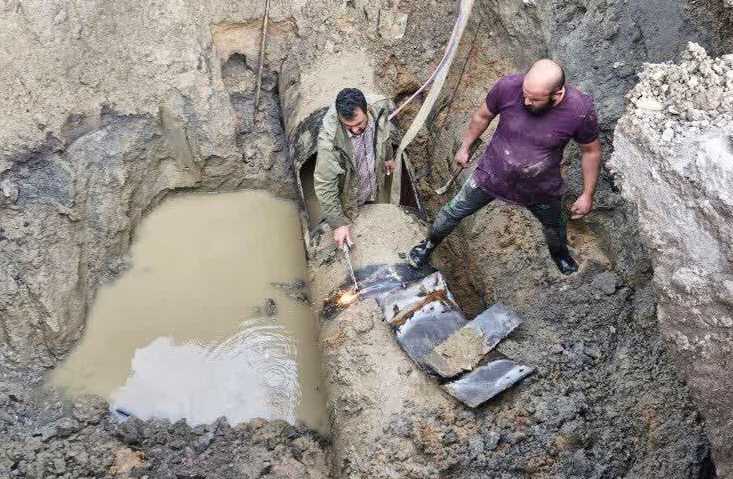 تلاش ۶ اکیپ عملیاتی در رفع شکستگی خط انتقال آب چالوس