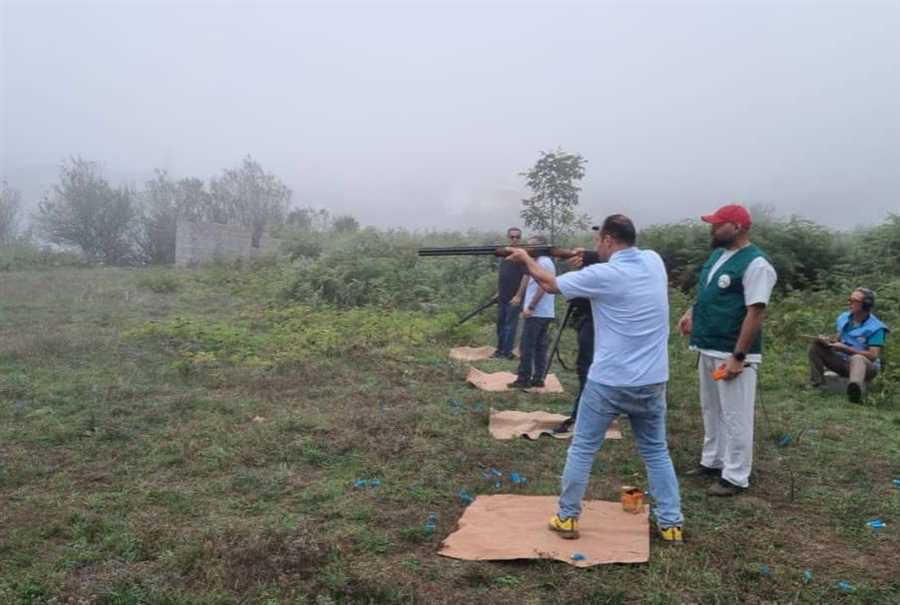 تیراندازی در مِه