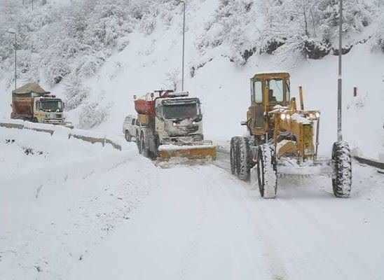 نبردِ برفی در جاده‌های مازندران