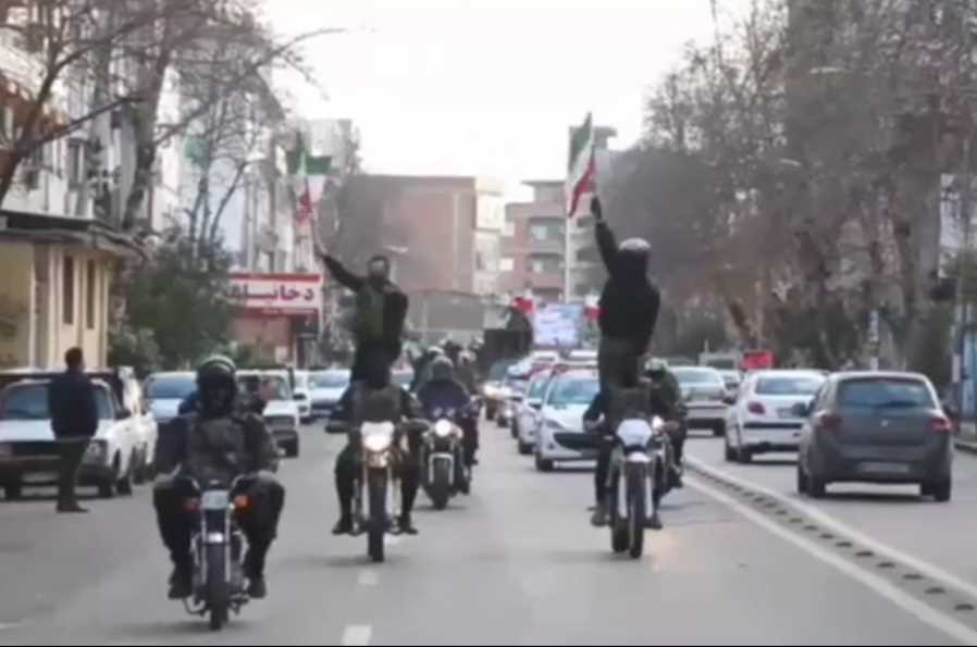 رژه اقتدار یگان‌های انتظامی و امدادی در قائم‌شهر