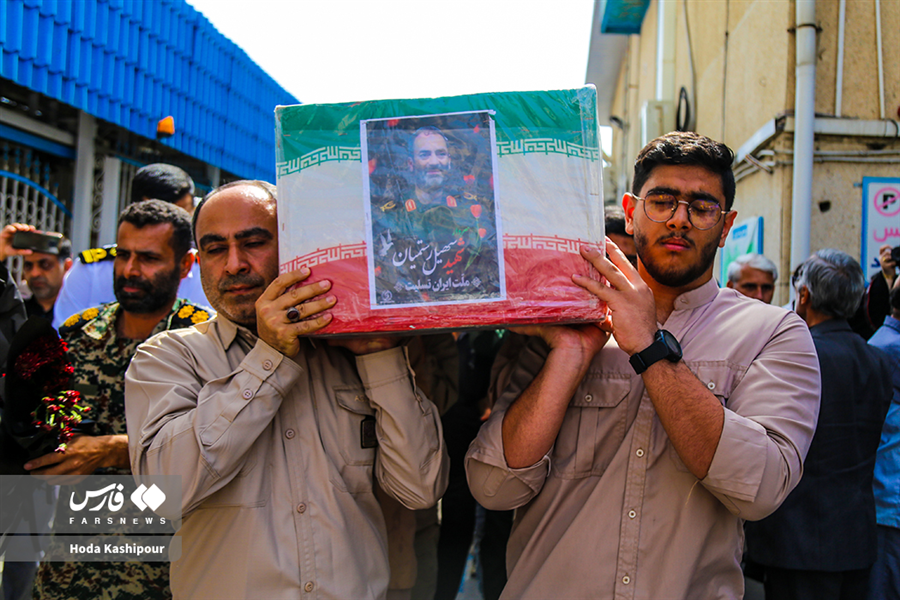 مدیران بنیاد شهید خانواده‌ شهدای جنگ را تکریم می‌کنند