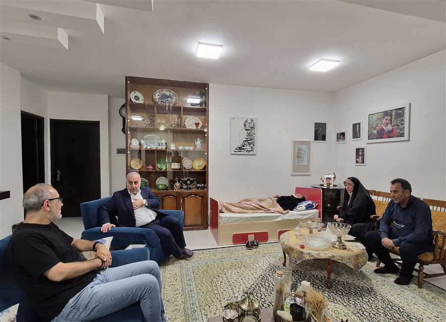 عیادت فرماندار ساری از خبرنگاران مصدوم خبرگزاری فارس