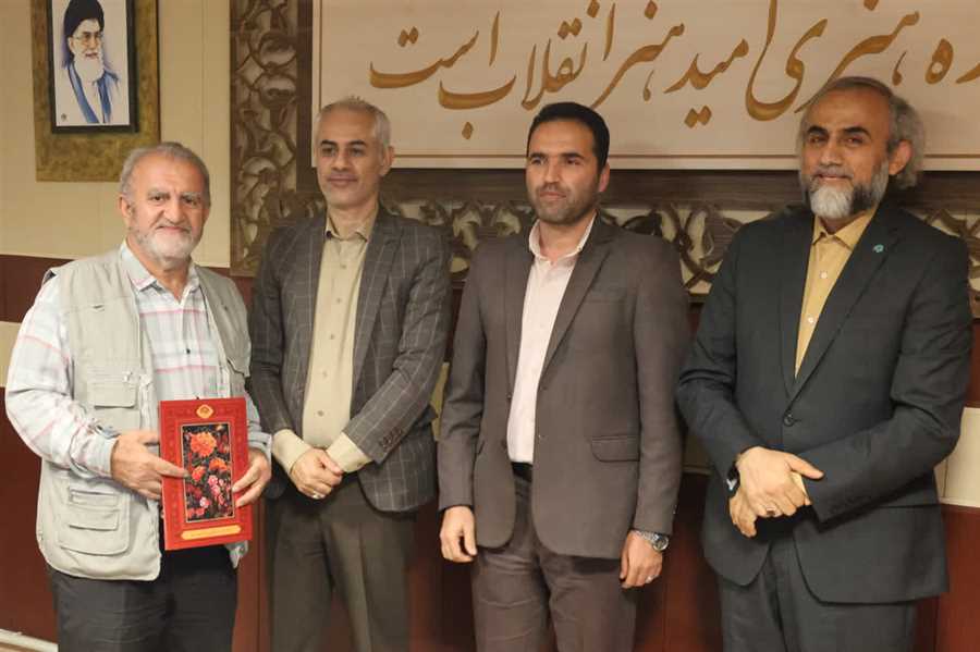 تجلیل از برگزیدگان مسابقات عکس "دیدار مهمان" و "کاغذ سرخ"